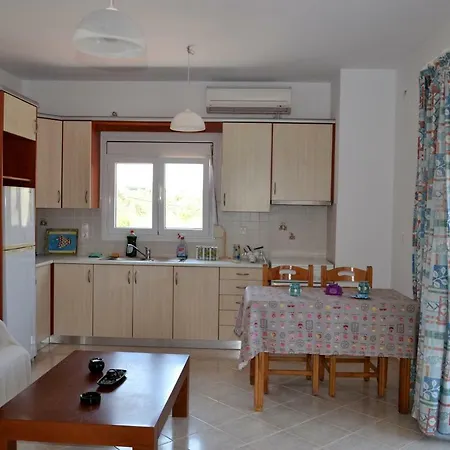 Spacious 1 Bedroom 2 Km To Pessada Appartement