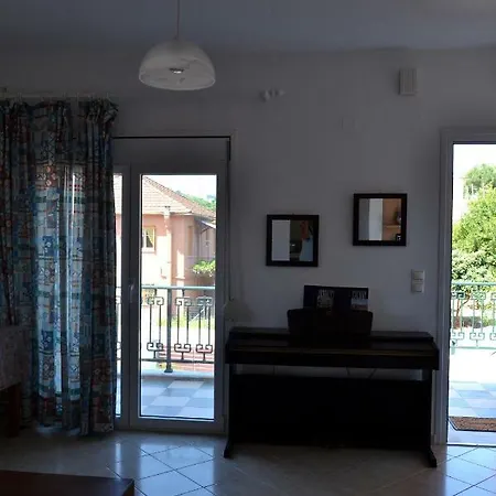 Daire Spacious 1 Bedroom 2 Km To Pessada *