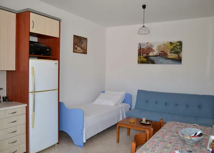 Spacious 1 Bedroom 2 Km To Pessada Apartmán *