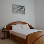 Spacious 1 Bedroom 2 Km To Pessada Apartment Dhorizata