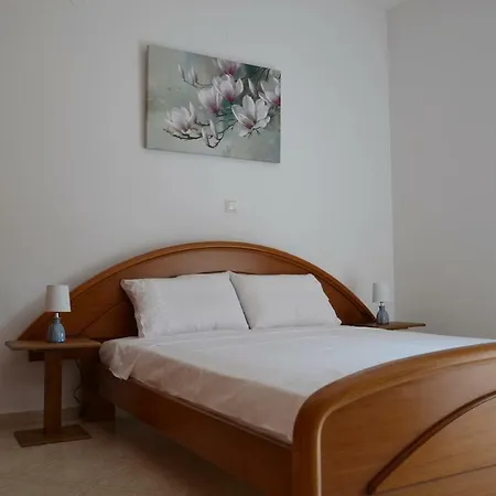 Spacious 1 Bedroom 2 Km To Pessada Apartment Dhorizata