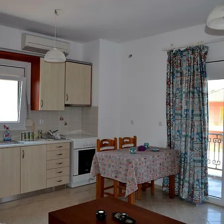 Spacious 1 Bedroom 2 Km To Pessada Apartman